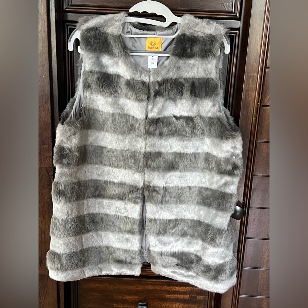 Ruby Rd Faux Fur vest- button closure - gray and white- size medium